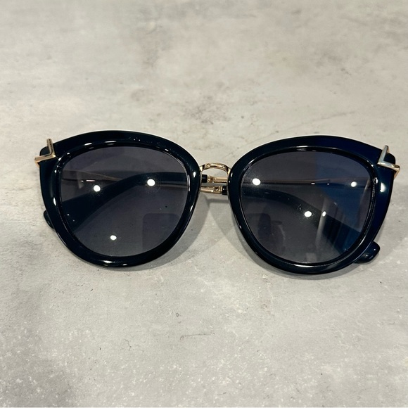 Sonix Melrose Black Sunglasses - Picture 5 of 5